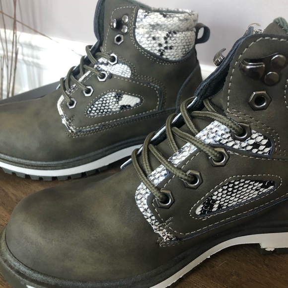 Combat Boots - Picture 4 of 8